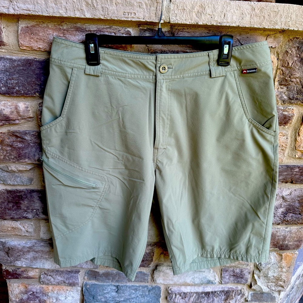 Men’s Green SIMM’s Fishing Shorts Size 36